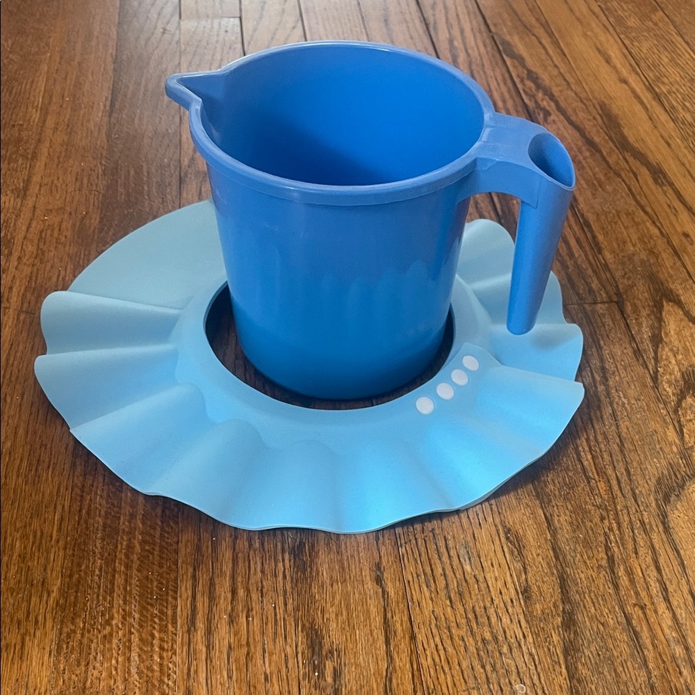 Kids shower cap + water bucket NEW